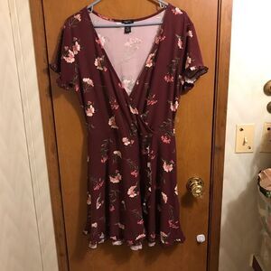 Rue21 Floral Wrap Mini Short Sleeve Lettuce Trim V Neck Dress in Burgundy L